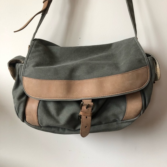 L.L. Bean Vintage Canvas Messenger Bag Green Tan - Picture 2 of 8